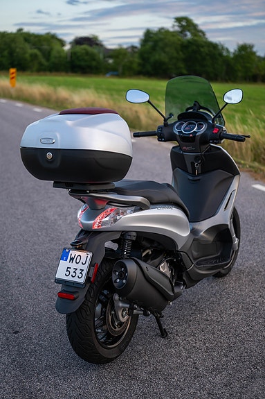 Piaggio BEVERLY 350, premiumskoter i nyskick 4 of 17