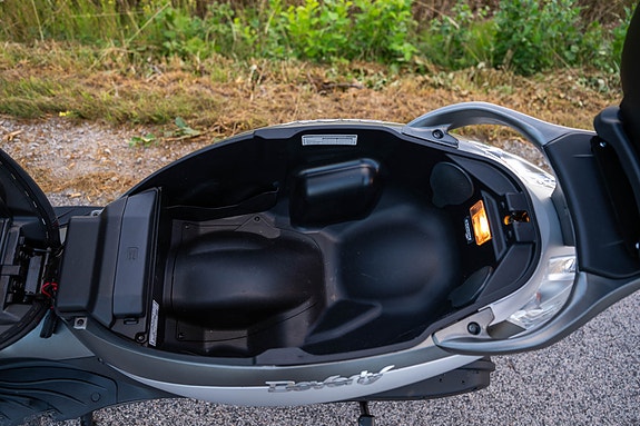 Piaggio BEVERLY 350, premiumskoter i nyskick 9 of 17