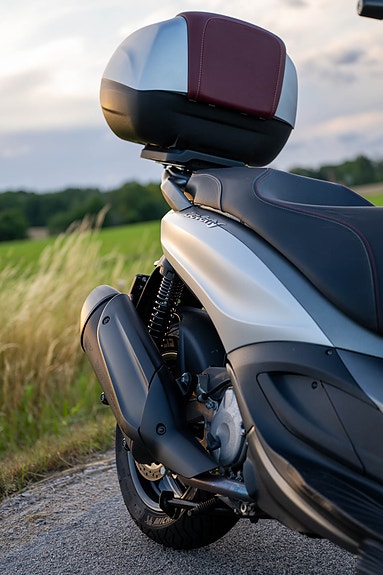 Piaggio BEVERLY 350, premiumskoter i nyskick 14 of 17
