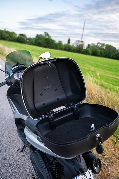 Piaggio BEVERLY 350, premiumskoter i nyskick 10 of 17
