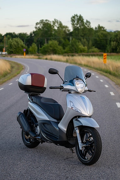 Piaggio BEVERLY 350, premiumskoter i nyskick 3 of 17