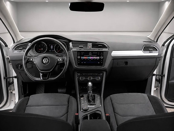 Volkswagen Tiguan 2 of 2