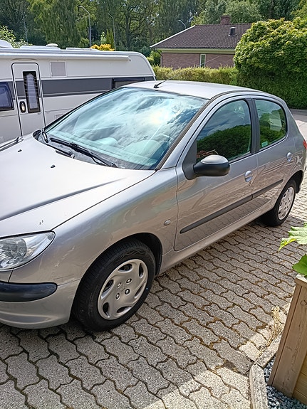 Peugeot 206 2 of 5