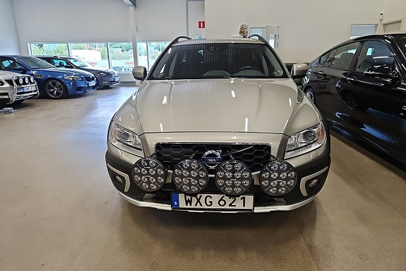 Volvo XC70 2 of 18