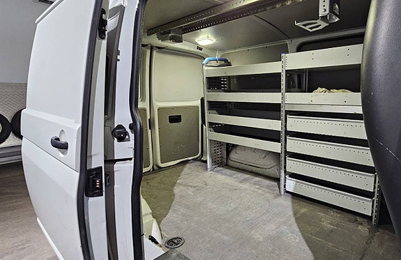 Volkswagen Transporter 9 of 16