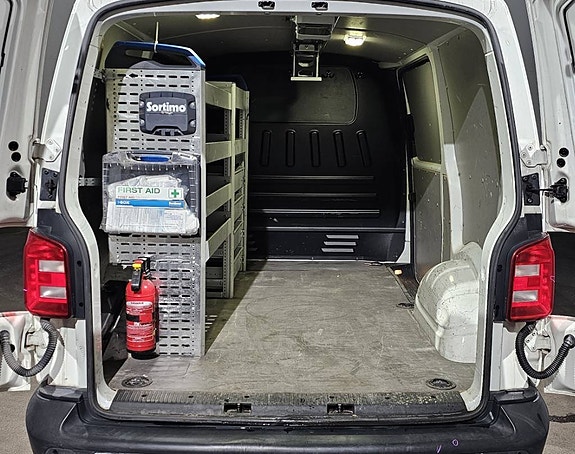 Volkswagen Transporter 10 of 16