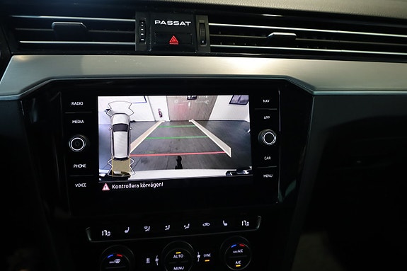 Volkswagen Passat Alltrack 18 of 20