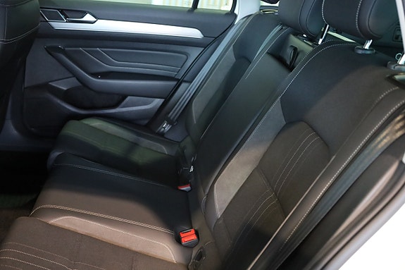 Volkswagen Passat Alltrack 13 of 20