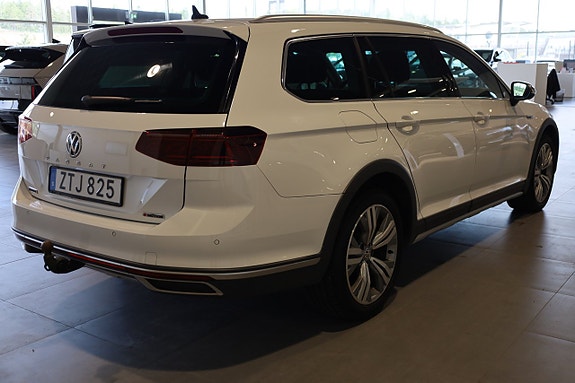 Volkswagen Passat Alltrack 4 of 20