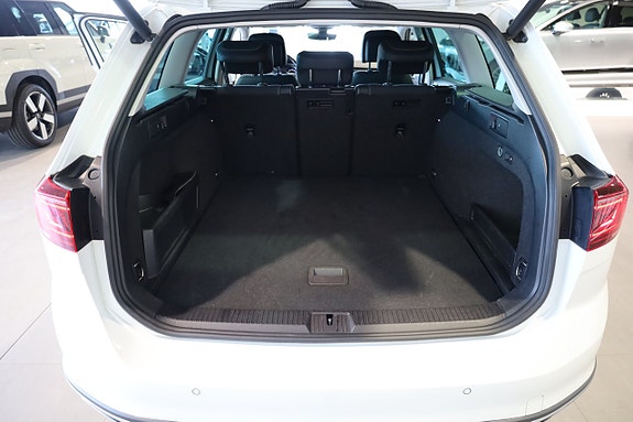 Volkswagen Passat Alltrack 14 of 20