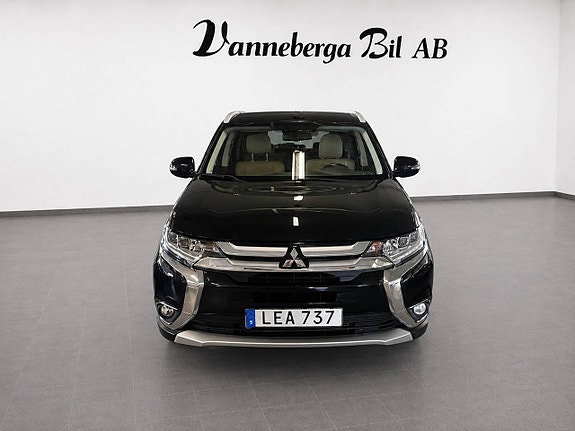 Mitsubishi Outlander 2 of 8