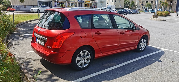 Peugeot 308 SW 2 of 6