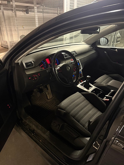 Volkswagen Passat 8 of 15