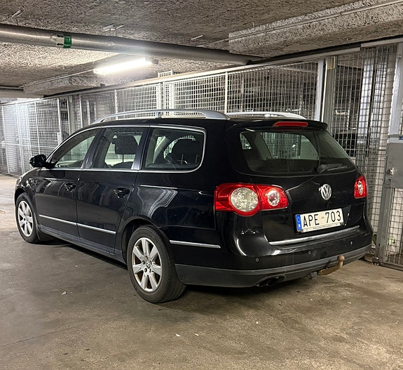 Volkswagen Passat 2 of 15