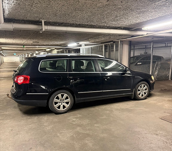 Volkswagen Passat 10 of 15