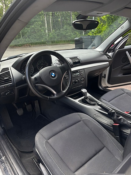 BMW 116i 4 of 5