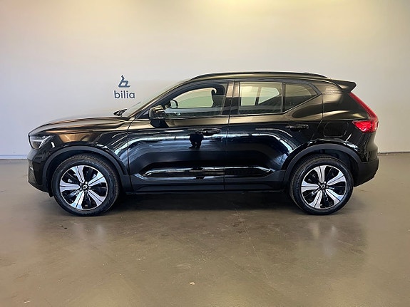 Volvo XC40 2 of 15