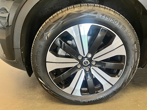 Volvo XC40 4 of 15