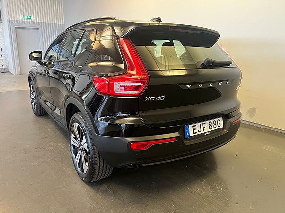 Volvo XC40 3 of 15
