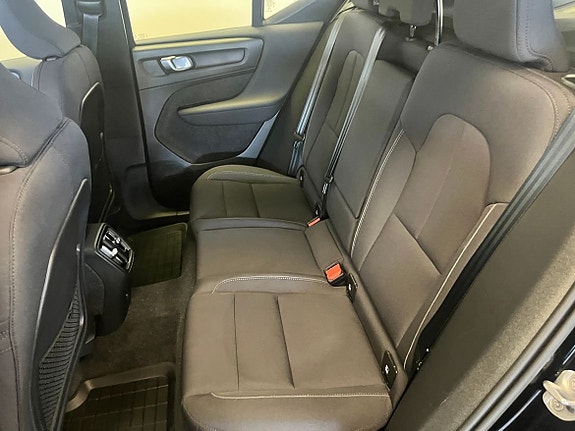 Volvo XC40 10 of 15