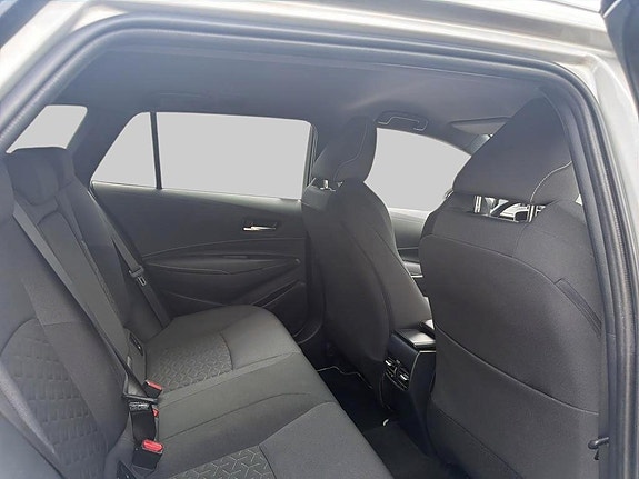 Toyota Corolla 8 of 19