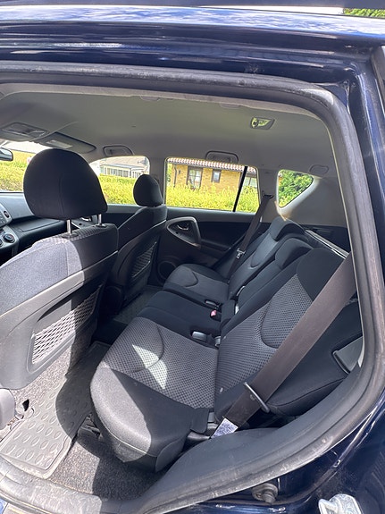 Toyota RAV4 4 of 5