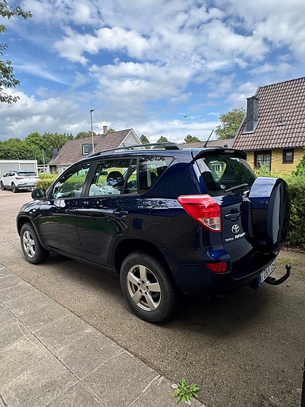 Toyota RAV4 3 of 5