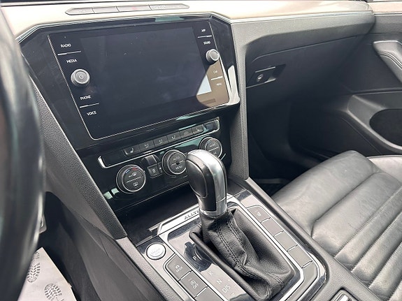 Volkswagen Passat 13 of 15