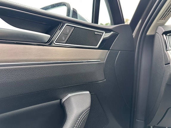 Volkswagen Passat 14 of 15