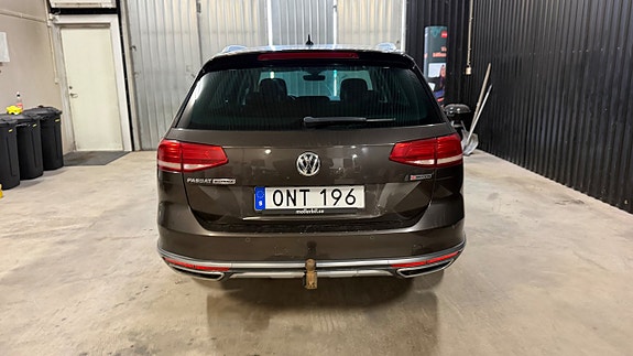 Volkswagen Passat 3 of 15