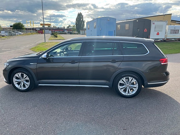 Volkswagen Passat 6 of 21