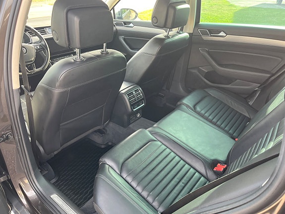Volkswagen Passat 8 of 15