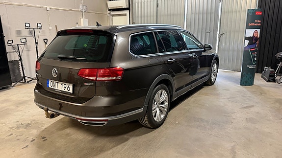 Volkswagen Passat 4 of 15