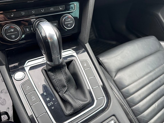 Volkswagen Passat 16 of 21