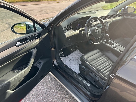 Volkswagen Passat 10 of 21