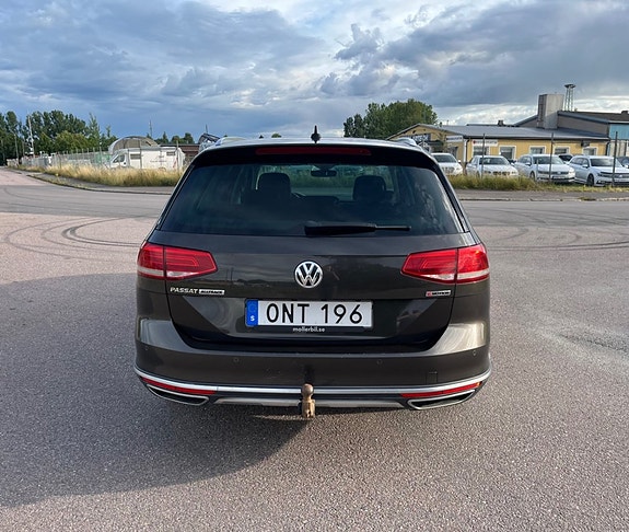 Volkswagen Passat 4 of 21