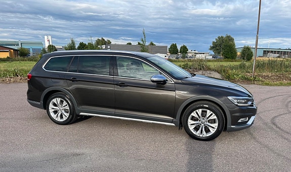 Volkswagen Passat 2 of 21