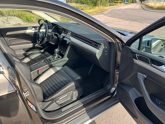 Volkswagen Passat 10 of 15