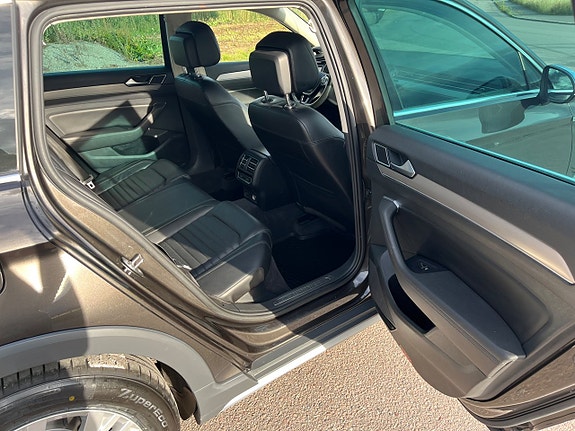 Volkswagen Passat 9 of 15