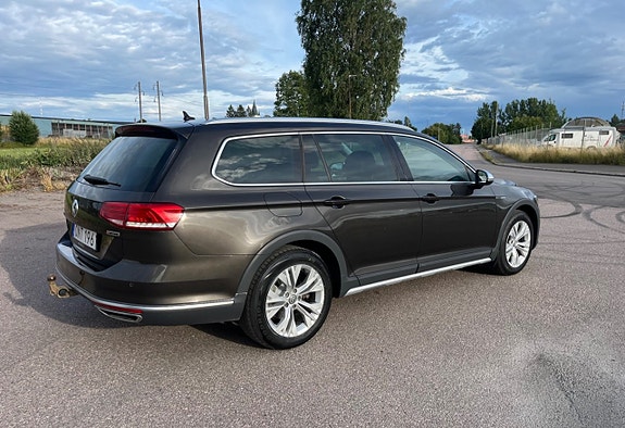 Volkswagen Passat 3 of 21
