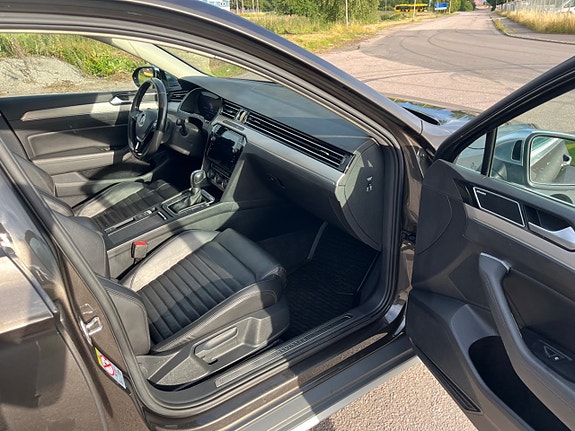 Volkswagen Passat 13 of 21