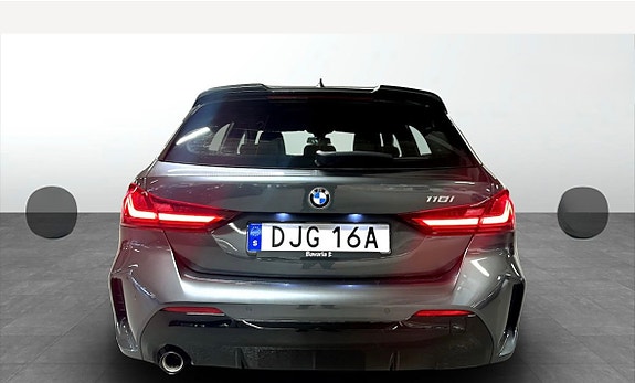 BMW 118i 2 of 7