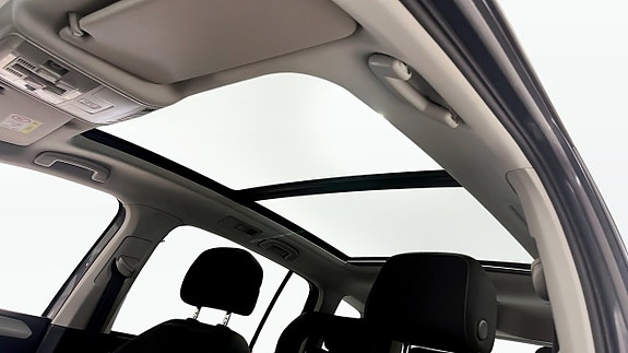 Volkswagen Touran 9 of 14