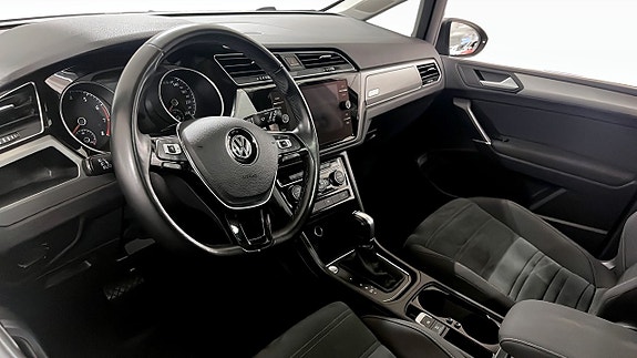 Volkswagen Touran 7 of 14
