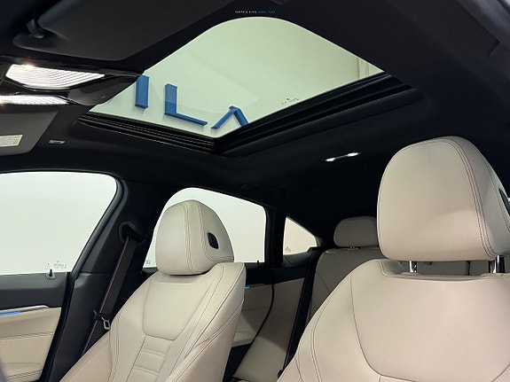 BMW i4 8 of 30