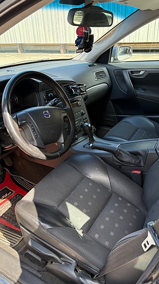 Volvo V70 4 of 11