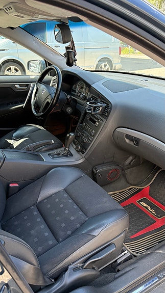 Volvo V70 3 of 11