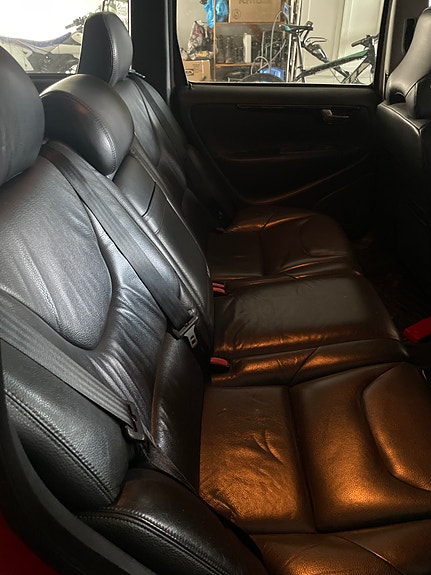 Volvo V70 2 of 4