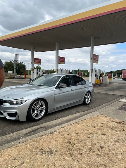 BMW 320d 2 of 5