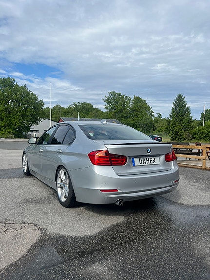 BMW 320d 4 of 5